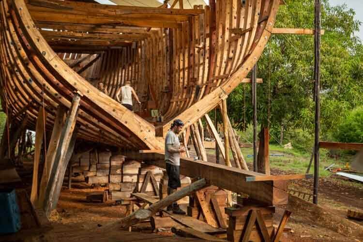Shipwright_from_British_Columbia_working_on_Keel_of_Wooden_Tallship_CEIBA.jpg