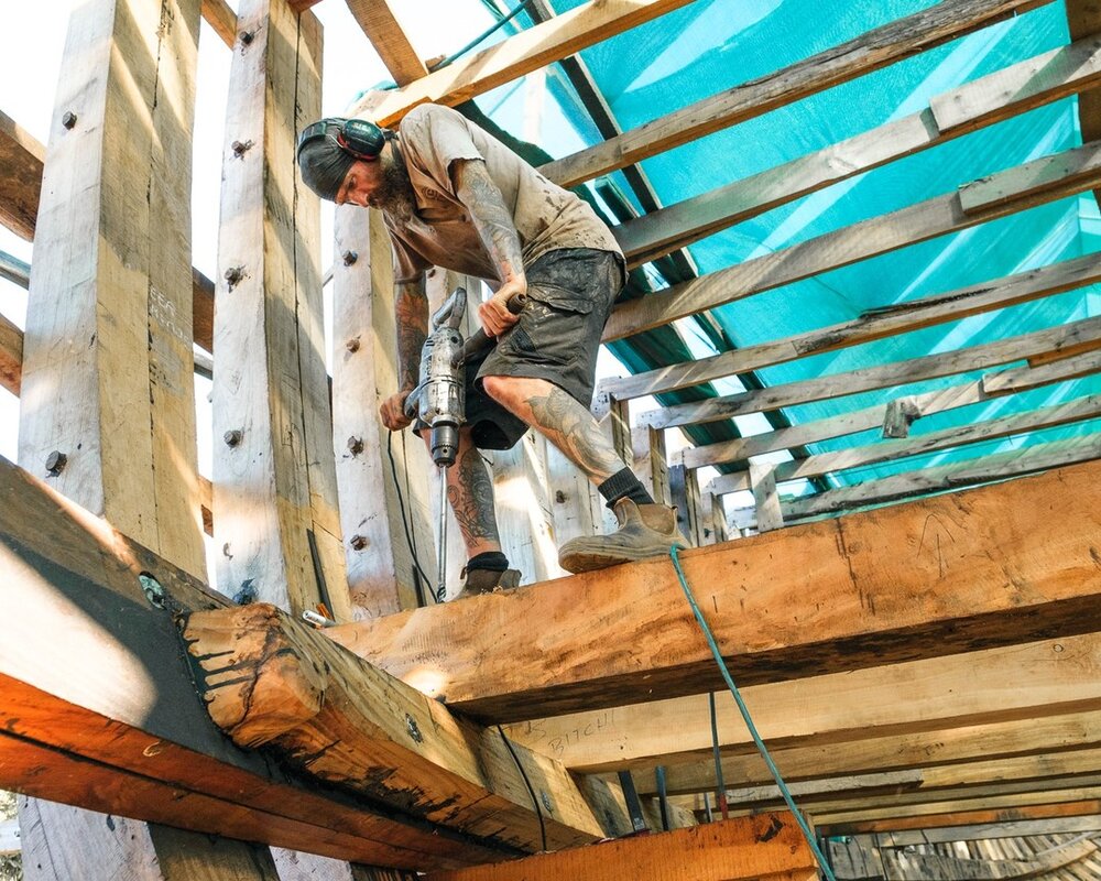 Deck Beams! They're going in! Now that the milling and assembling teams have finished all the deck beams, Logan and Dylan are installing them inside the ship. Keep an eye out for an upcoming deck beam video! Subscribe to us on YouTube so you don't miss it!
.
.
.
.
#classicboat #explorecostarica #sustainablefuture #woodboat #itsonlymonday #sitework
#woodenboats #boatsofinstagram #sailingvessel #woodworkerofinsta #schooner #workallday #positivenews #takeactionnow #shipstagram #timberframe
#woodworkersofig #woodenboat #joiner #woodworkerlife #instasailing #hardworkers #jobsite #tallships #teameffort