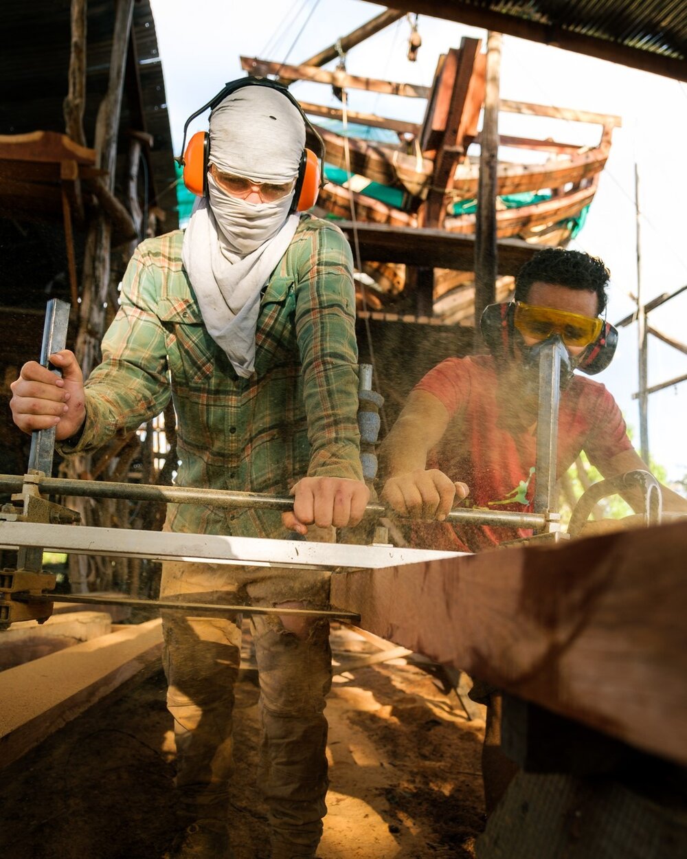 Video Link In Bio! Check out our video update on the latest ship construction at the end of 2020. A lot is happening so make sure to stay updated! 
.
.
.
.
.
#greenbusiness #greenplanet #carpentryskills #wanderlusts #tallship #buildersofig #cleanseas #sailingship #woodenboat  #renewable #instasailing #hardworkers #cooperativa #woodworkforall #comerciojusto #whereiwork #woodlovers #hardatwork #changemakers #woodworkersofinstagram #woodworkers #puntaarenas  #descubrecostarica #explorecostarica #boatsofinstagram #shipstagram  #husqvarnachainsaw #boatphotography #loves_boats #soycostarica