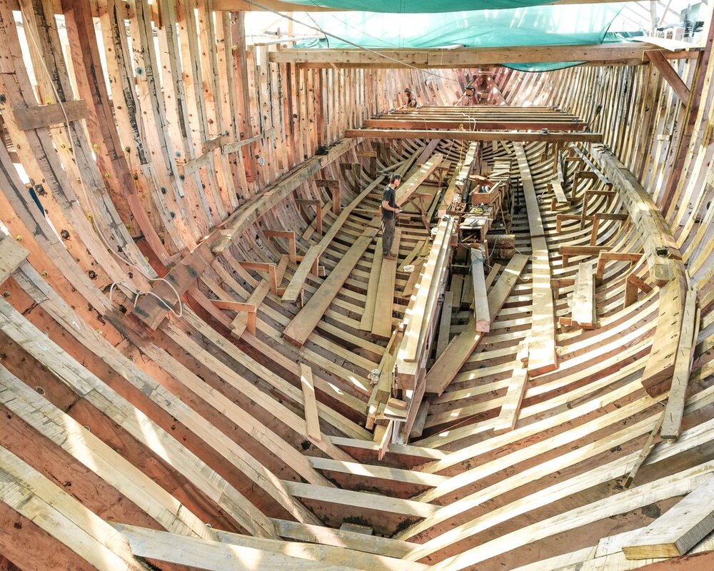The ship is closed in and the tween deck beams are being installed at a quick clip. Soon the shelf clamp for the top deck beams will start being installed. 
.
.
.
.
.
@spinnakermagazine @gilles_martin_raget @barkeuropa #boatbuilding #yacht #bigyacht #shipbuilding #sailing #sailor #bilge #bilgerats #boats #boatphotography #boatworks #woodreview #diybuild #myviewfromwork #woodwork_design